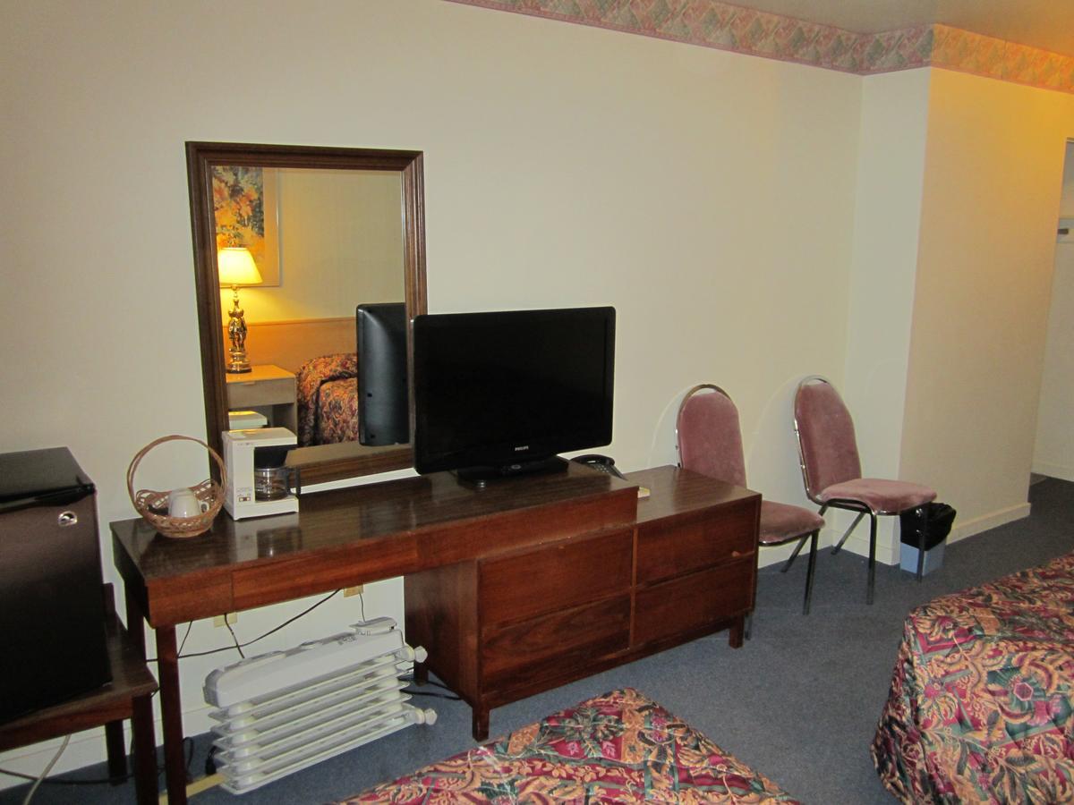 Quatsino Chalet Hotel Port Alice Room photo
